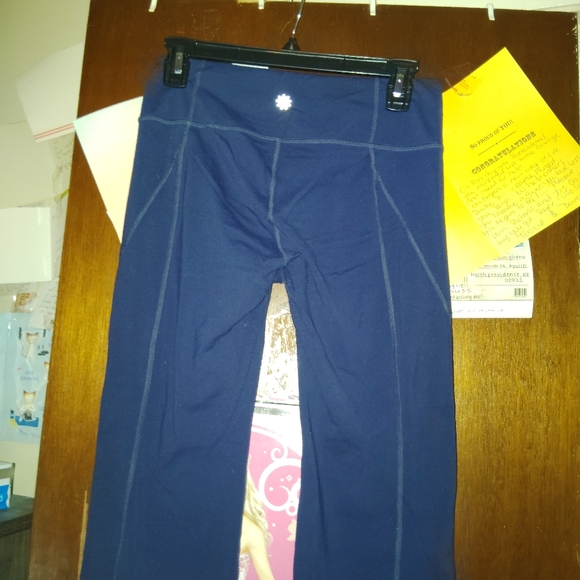 ATHLETA Magnolia Flare Athletic Pants - Size Medium - Picture 8 of 9